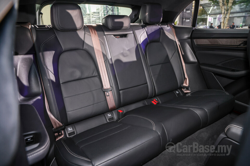 Porsche Macan Electric Mk1 (2024) Interior