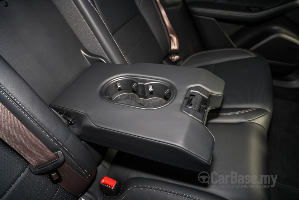 Porsche Macan Electric Mk1 (2024) Interior