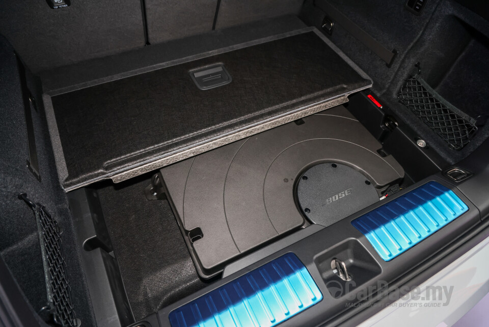 Porsche Macan Electric Mk1 (2024) Interior