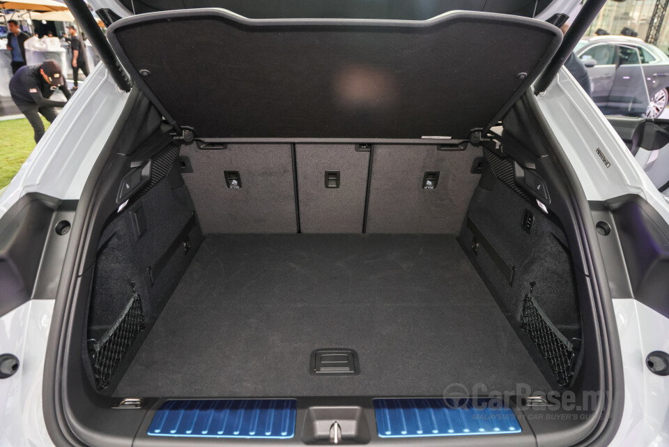 Porsche Macan Electric Mk1 (2024) Interior