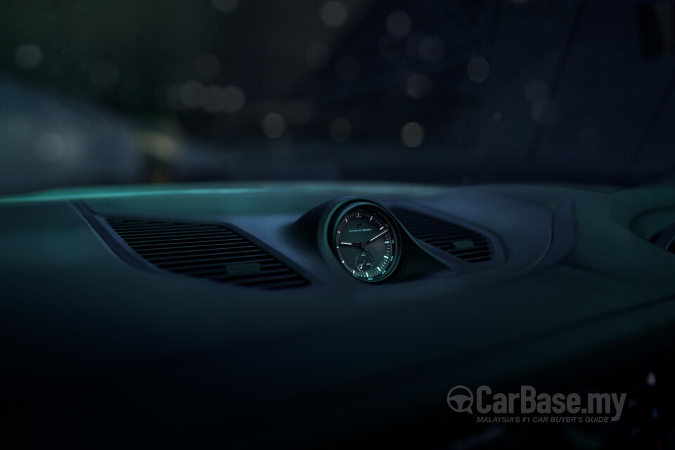 Porsche Cayenne Coupe 9YB (2025) Interior