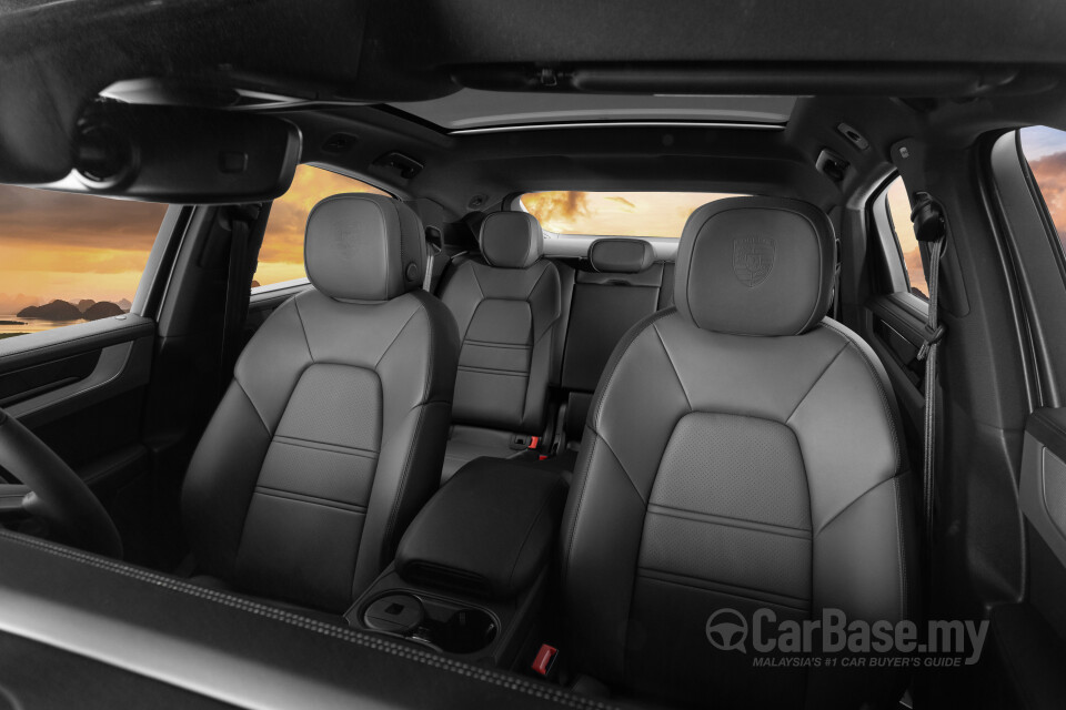 Porsche Cayenne Coupe 9YB (2025) Interior