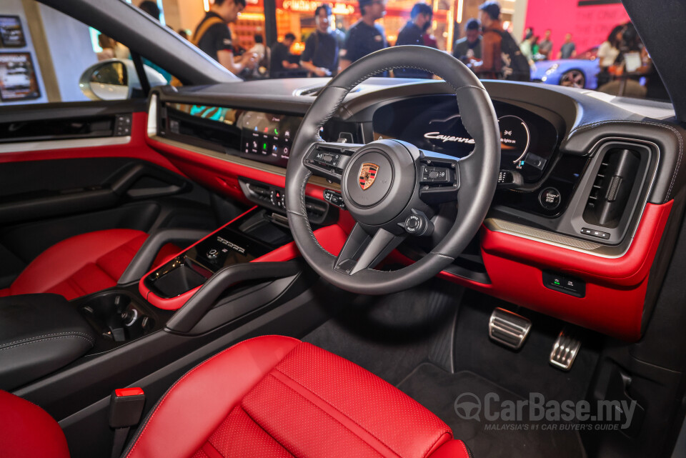Porsche Cayenne Coupe 9YB (2025) Interior