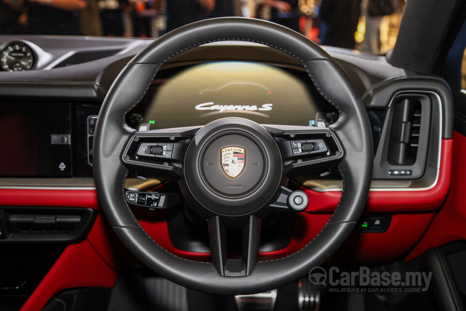 Porsche Cayenne Coupe 9YB (2025) Interior