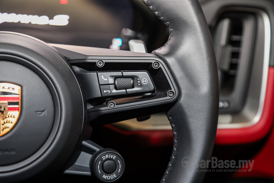 Porsche Cayenne Coupe 9YB (2025) Interior