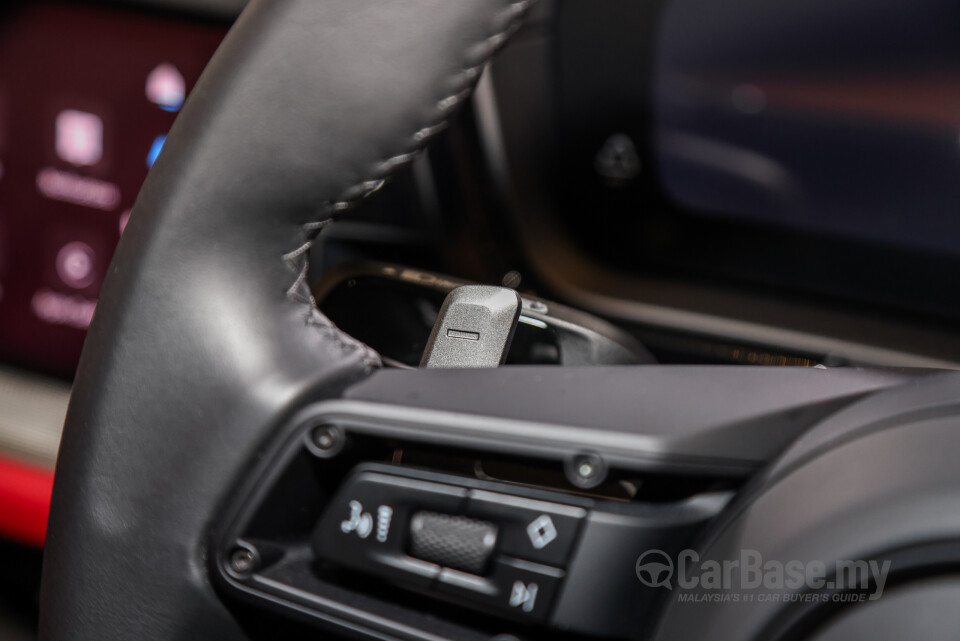 Porsche Cayenne Coupe 9YB (2025) Interior