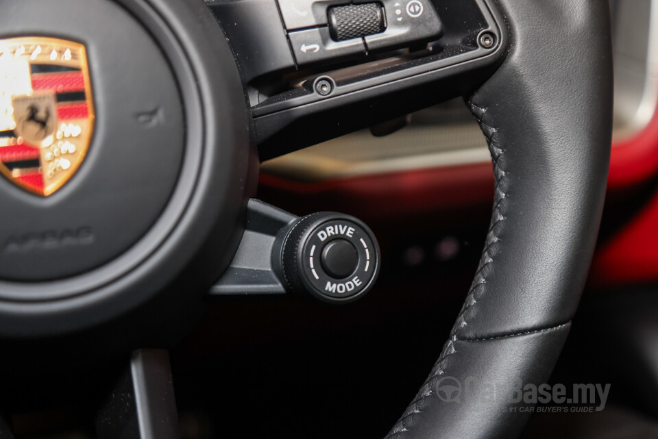 Porsche Cayenne Coupe 9YB (2025) Interior