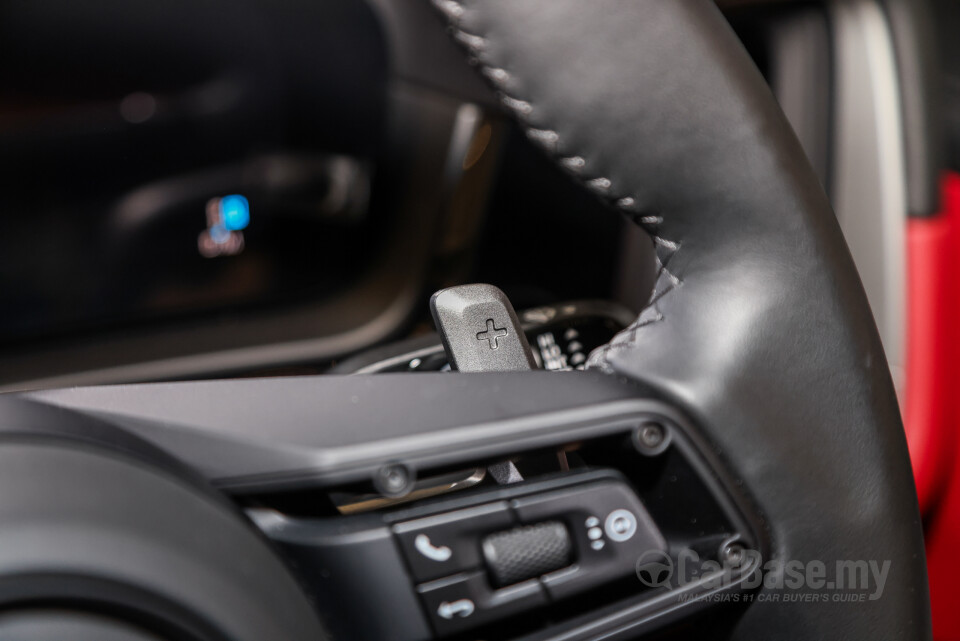 Porsche Cayenne Coupe 9YB (2025) Interior