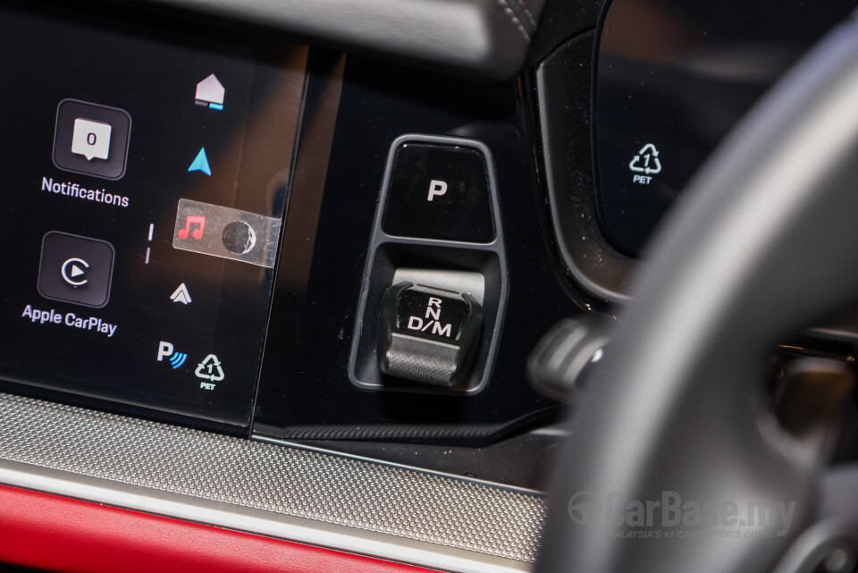 Porsche Cayenne Coupe 9YB (2025) Interior
