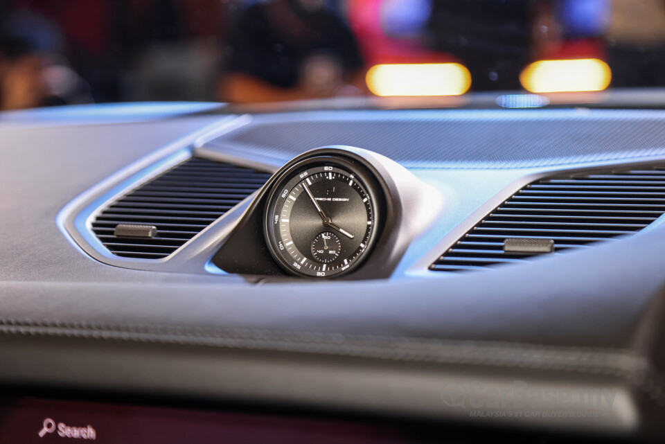 Porsche Cayenne Coupe 9YB (2025) Interior