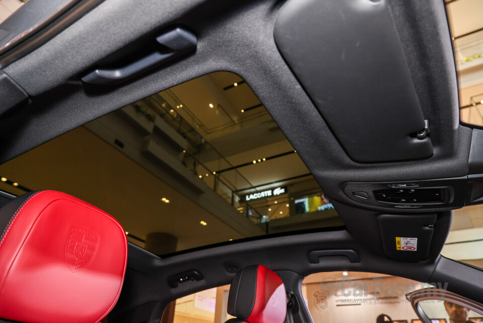 Porsche Cayenne Coupe 9YB (2025) Interior