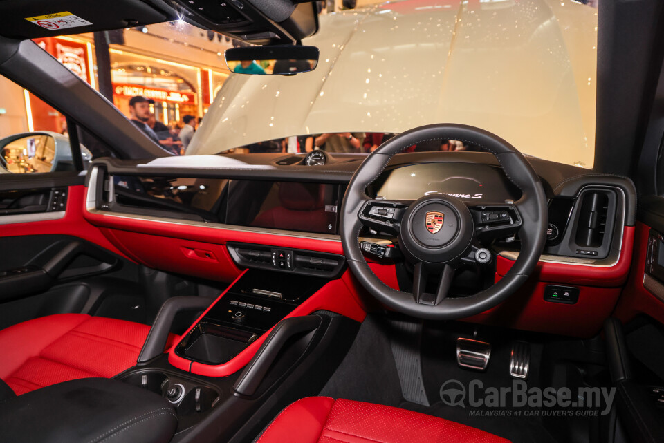 Porsche Cayenne Coupe 9YB (2025) Interior
