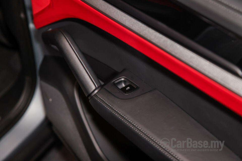 Porsche Cayenne Coupe 9YB (2025) Interior