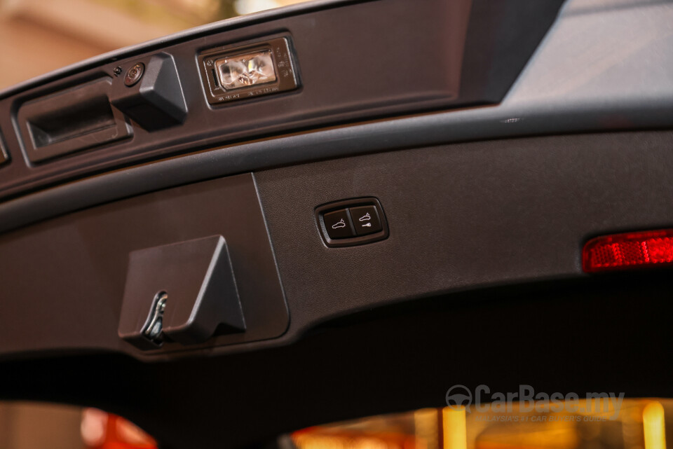 Porsche Cayenne Coupe 9YB (2025) Interior