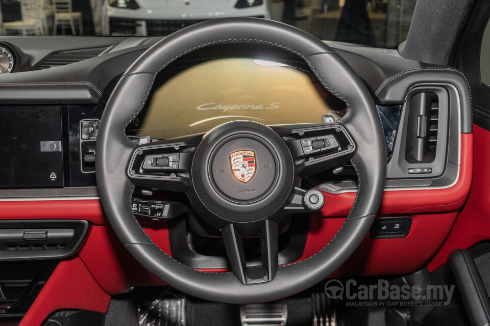 Porsche Cayenne Coupe 9YB (2025) Interior
