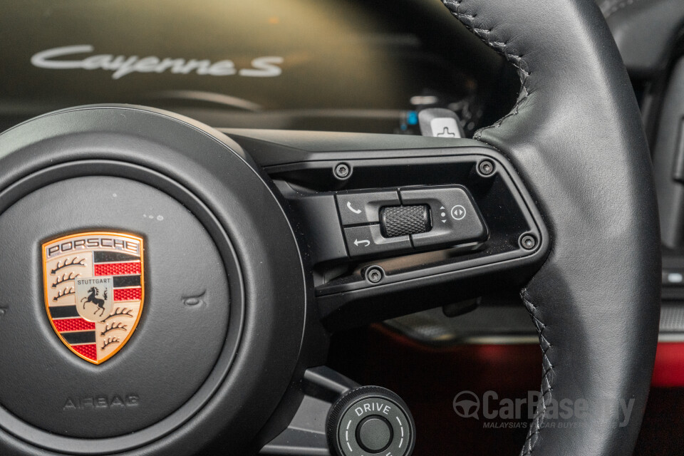 Porsche Cayenne Coupe 9YB (2025) Interior