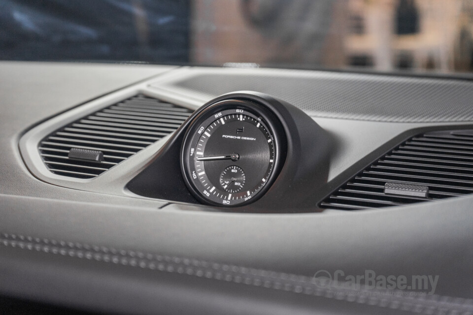 Porsche Cayenne Coupe 9YB (2025) Interior