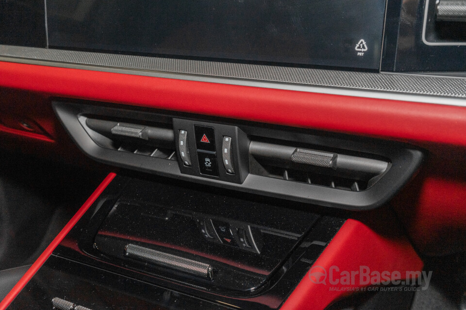 Porsche Cayenne Coupe 9YB (2025) Interior