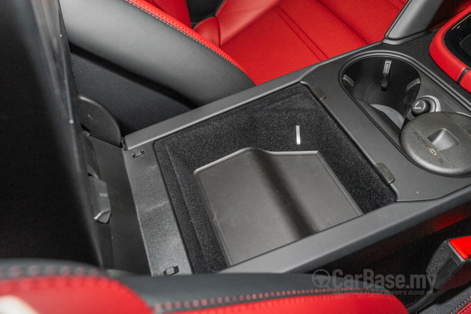Porsche Cayenne Coupe 9YB (2025) Interior