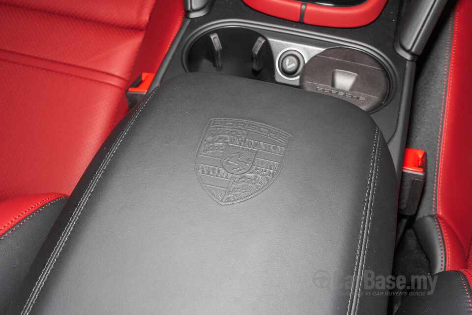 Porsche Cayenne Coupe 9YB (2025) Interior