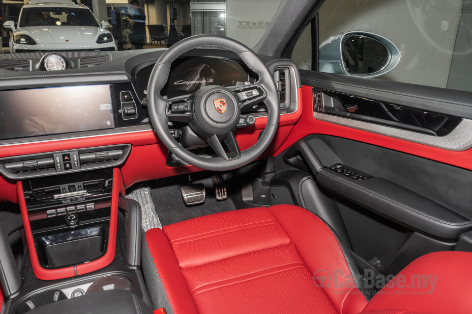 Porsche Cayenne Coupe 9YB (2025) Interior