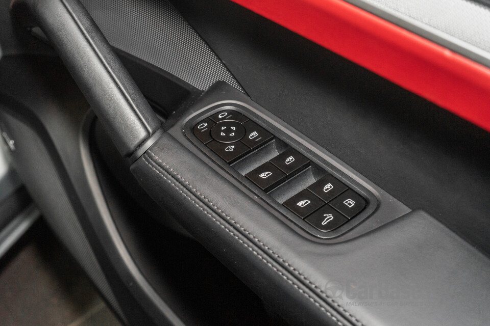 Porsche Cayenne Coupe 9YB (2025) Interior