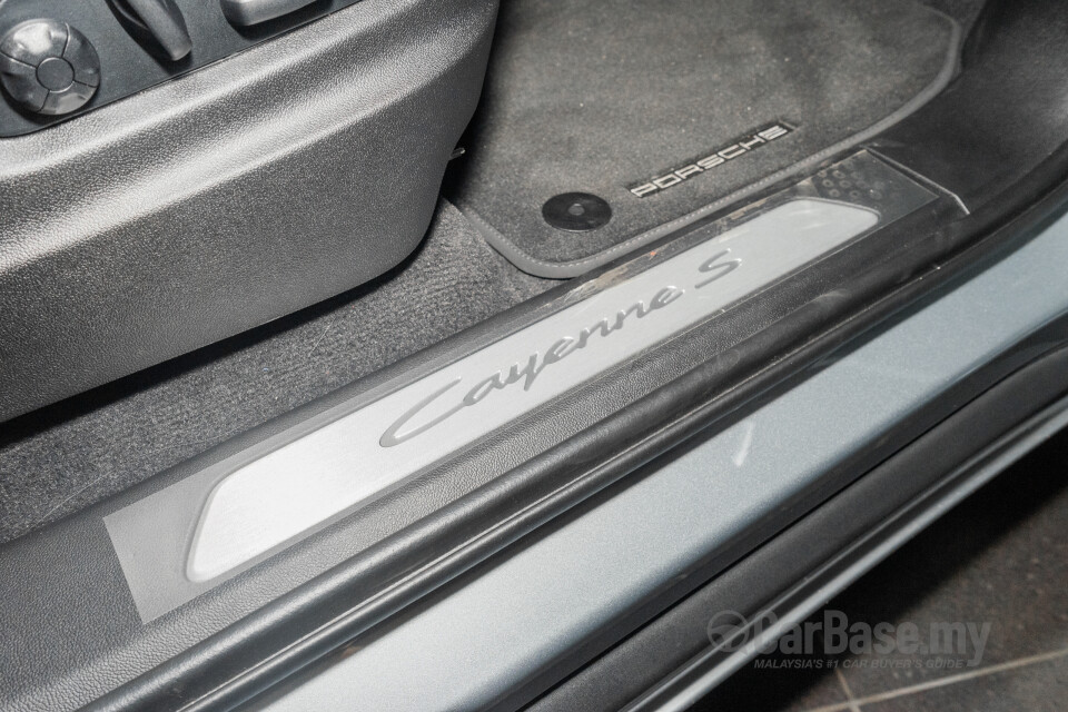 Porsche Cayenne Coupe 9YB (2025) Interior