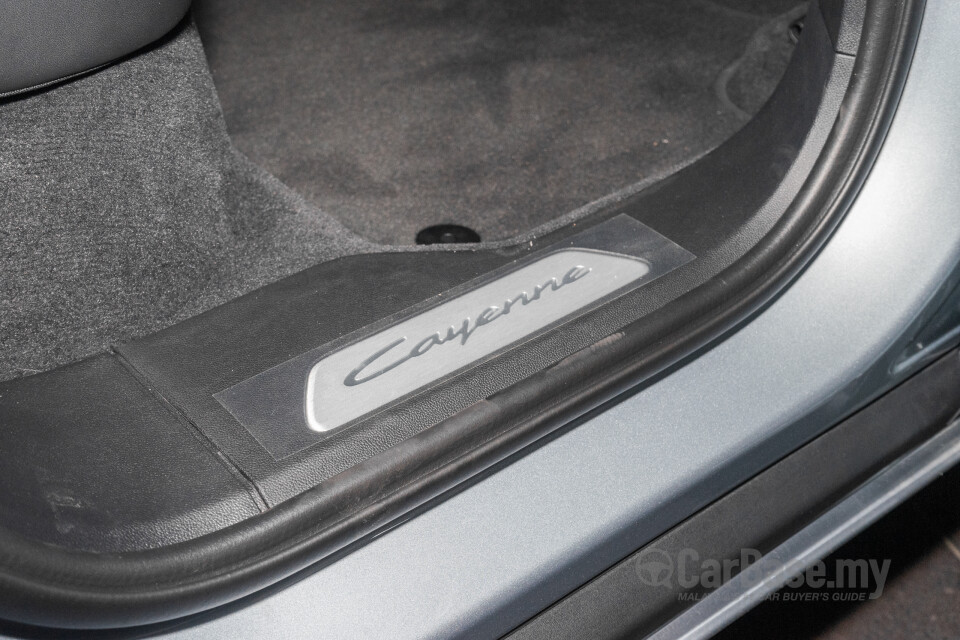 Porsche Cayenne Coupe 9YB (2025) Interior
