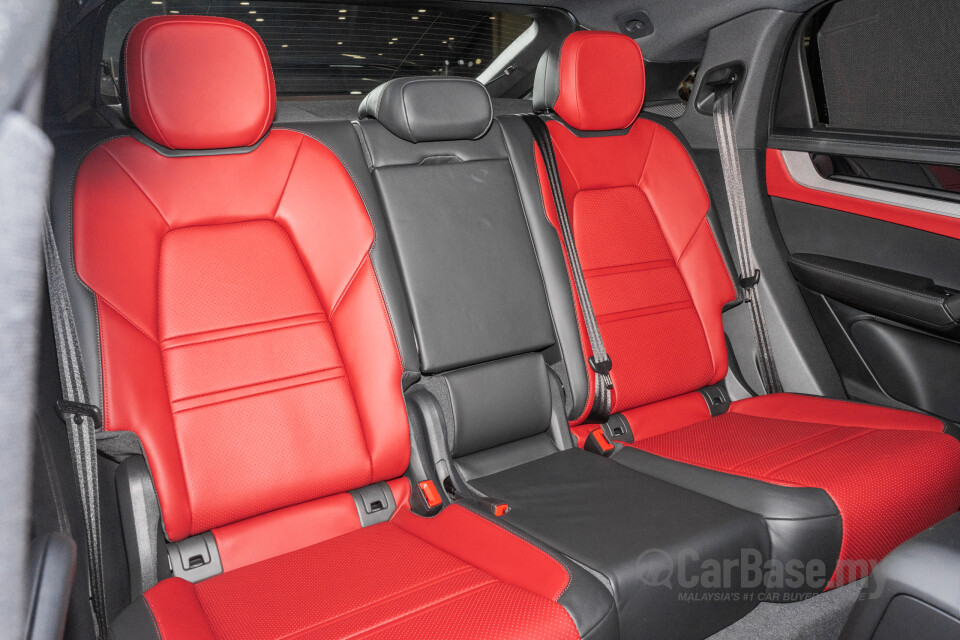 Porsche Cayenne Coupe 9YB (2025) Interior