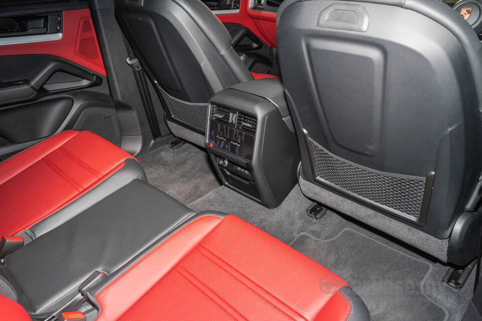 Porsche Cayenne Coupe 9YB (2025) Interior