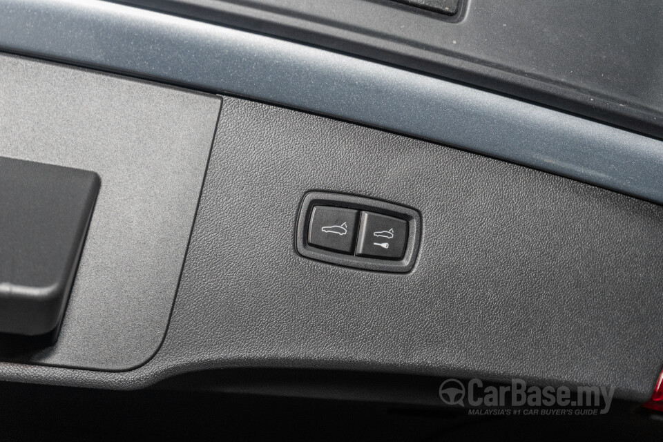 Porsche Cayenne Coupe 9YB (2025) Interior
