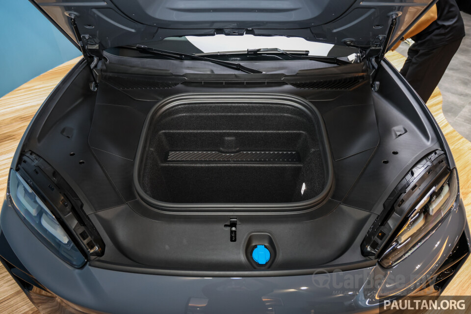 Porsche Cayenne Coupe Electric 9Y3 (2026) Interior
