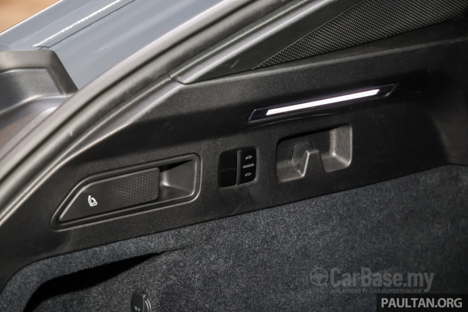 Porsche Cayenne Coupe Electric 9Y3 (2026) Interior