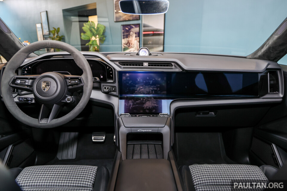 Porsche Cayenne Coupe Electric 9Y3 (2026) Interior