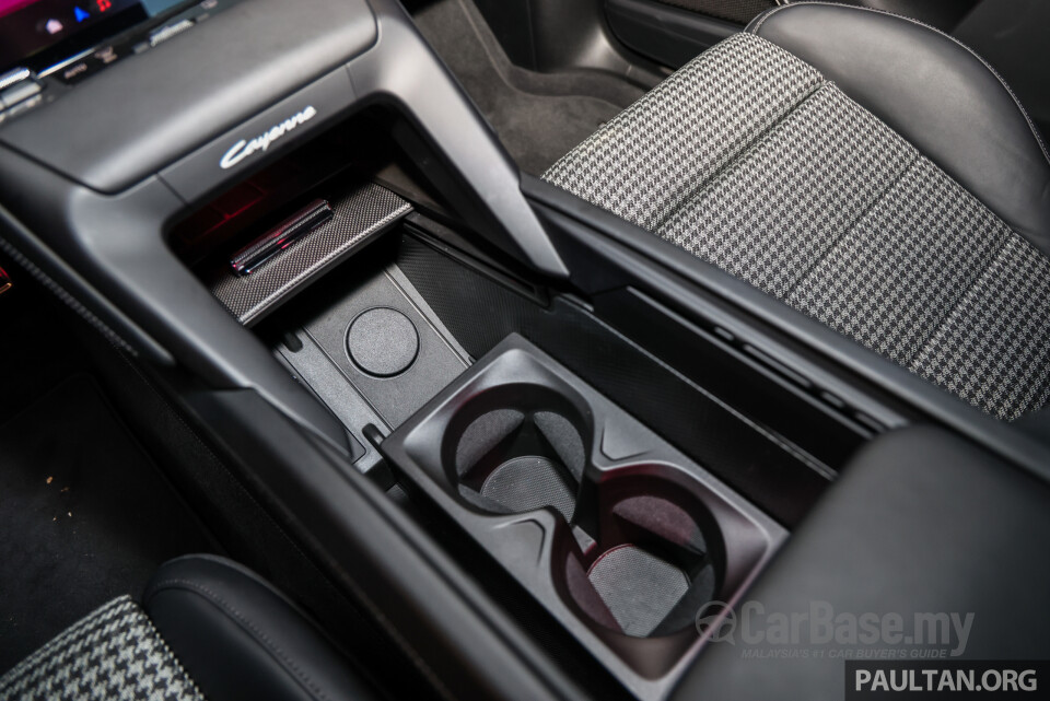 Porsche Cayenne Coupe Electric 9Y3 (2026) Interior