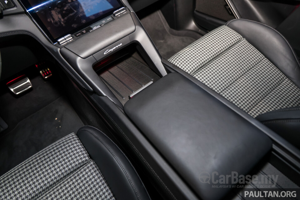 Porsche Cayenne Coupe Electric 9Y3 (2026) Interior