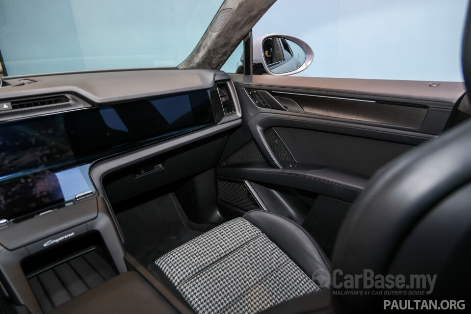 Porsche Cayenne Coupe Electric 9Y3 (2026) Interior