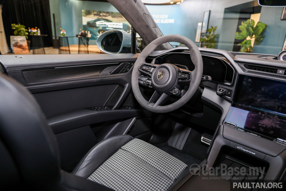 Porsche Cayenne Coupe Electric 9Y3 (2026) Interior