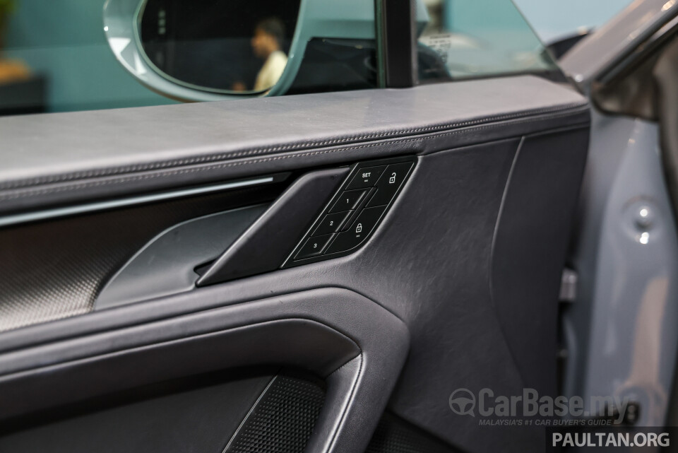 Porsche Cayenne Coupe Electric 9Y3 (2026) Interior