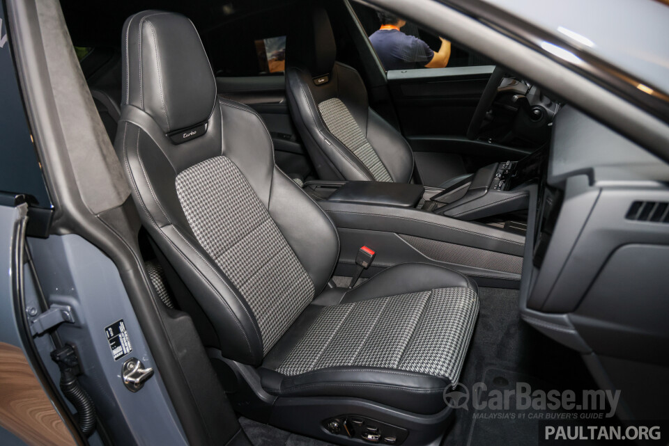 Porsche Cayenne Coupe Electric 9Y3 (2026) Interior