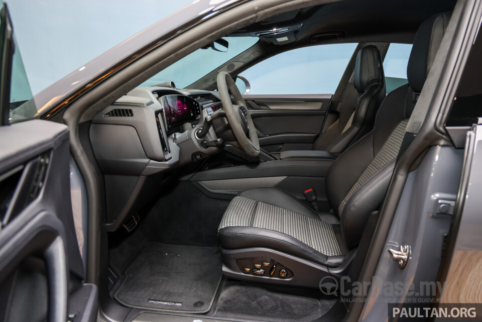 Porsche Cayenne Coupe Electric 9Y3 (2026) Interior