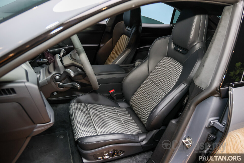 Porsche Cayenne Coupe Electric 9Y3 (2026) Interior