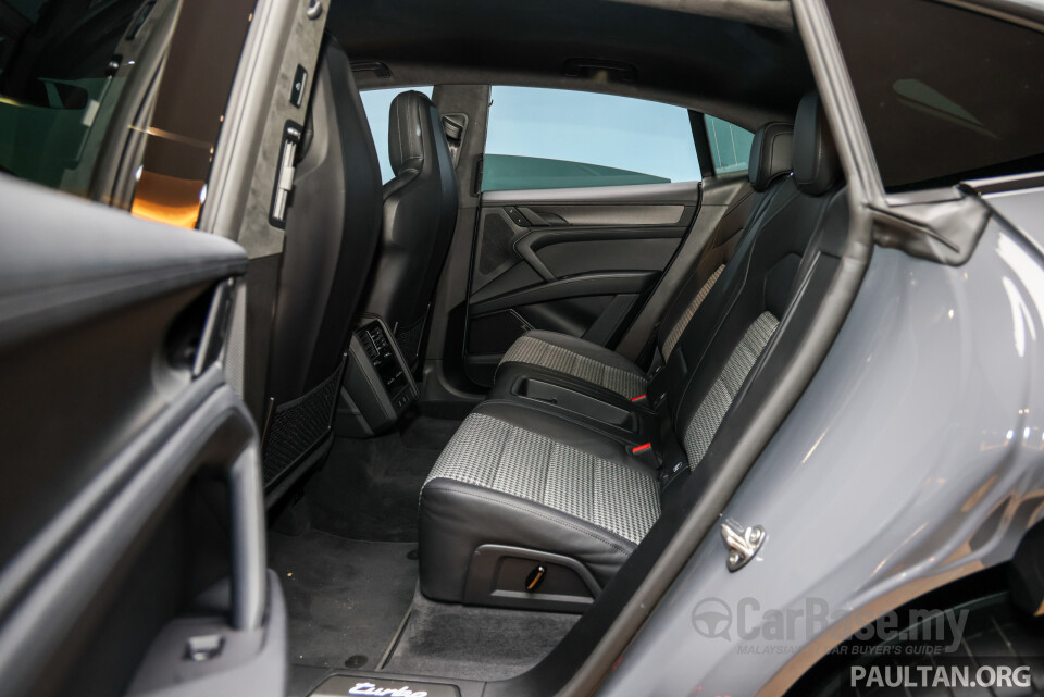 Porsche Cayenne Coupe Electric 9Y3 (2026) Interior