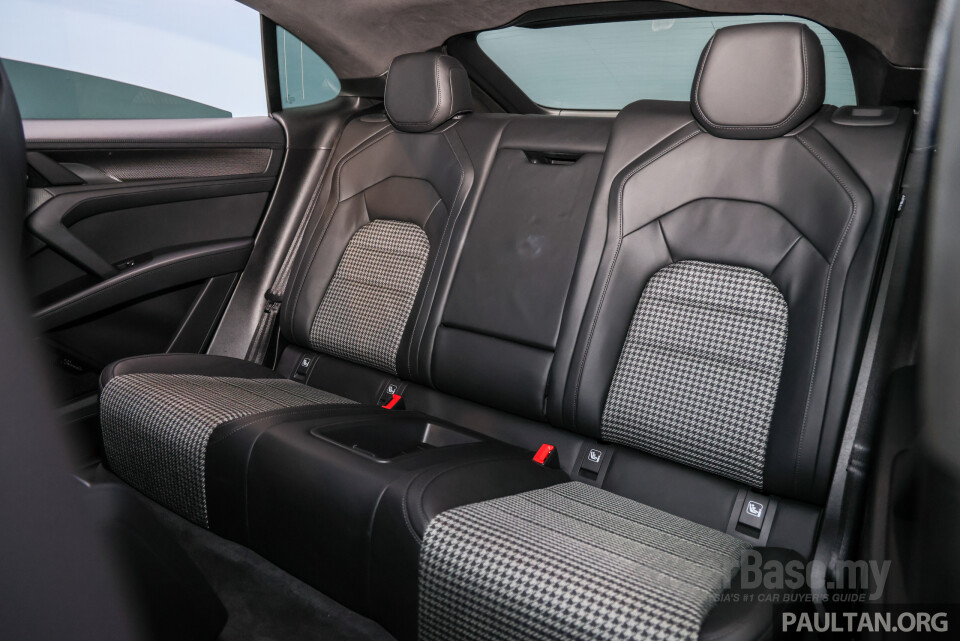 Porsche Cayenne Coupe Electric 9Y3 (2026) Interior