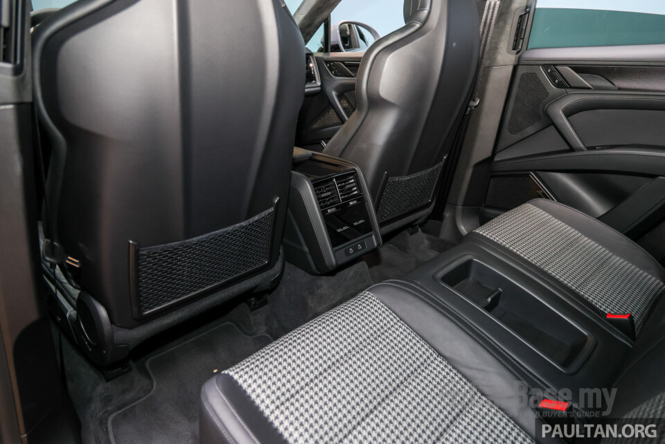 Porsche Cayenne Coupe Electric 9Y3 (2026) Interior