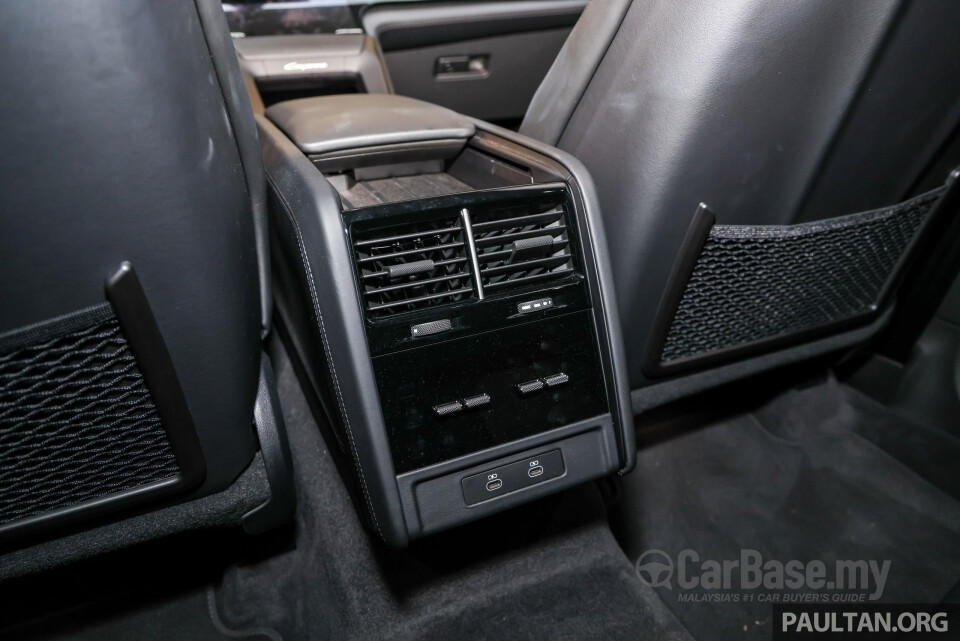 Porsche Cayenne Coupe Electric 9Y3 (2026) Interior
