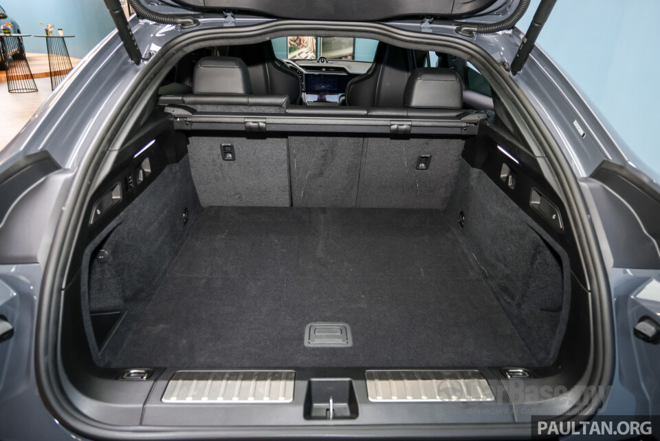 Porsche Cayenne Coupe Electric 9Y3 (2026) Interior