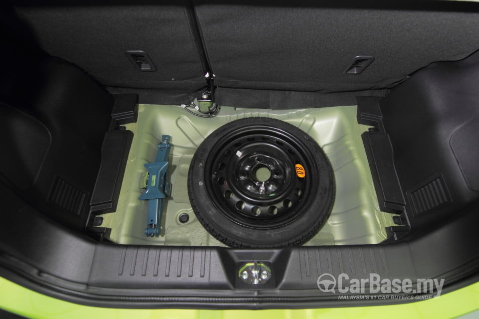 Proton Iriz P2-30A (2014) Interior