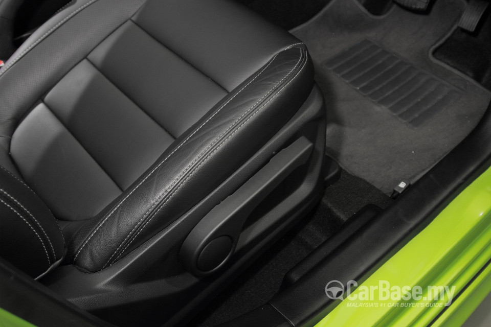 Proton Iriz P2-30A (2014) Interior