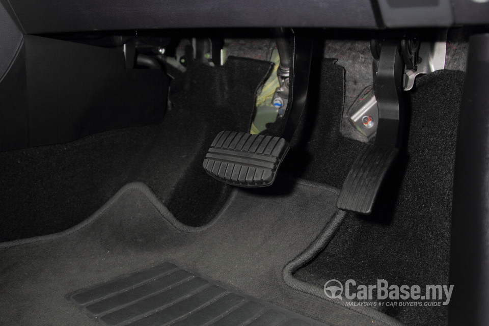 Proton Iriz P2-30A (2014) Interior